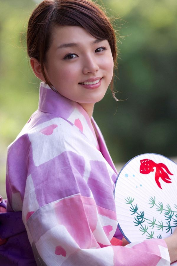 Miko "มิโกะผู้แพ็คถุงเท้า" [Iss to IESS] ขาสวยและเท้าไหม