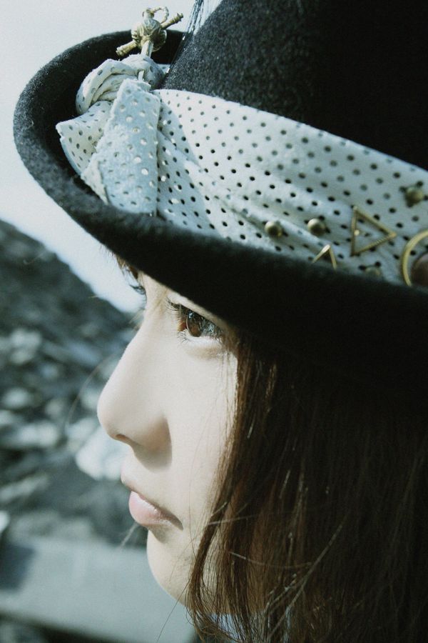 Atsuko Maeda Rika Adachi Kana Asahi Tomoe Yamanaka Azusa Yamamoto Elina Arai [เพลย์บอยประจำสัปดาห์] 2013 No.39 รูปถ่าย