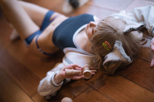 [Célébrité Internet COSER photo] Blogueur anime A Bao est aussi une fille lapin - costume de sport en forme de X