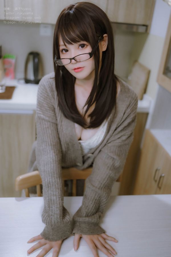 [인터넷 연예인 COSER 사진] 귀여운 소녀 냐코 고양이 - 망상 소녀와 캐주얼 옷의 동거 생활 시리즈