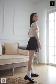 Model shirt "Xiaoshan first taste of JK cotton socks" [IESS Weird and Interesting] Beautiful legs and silk feet