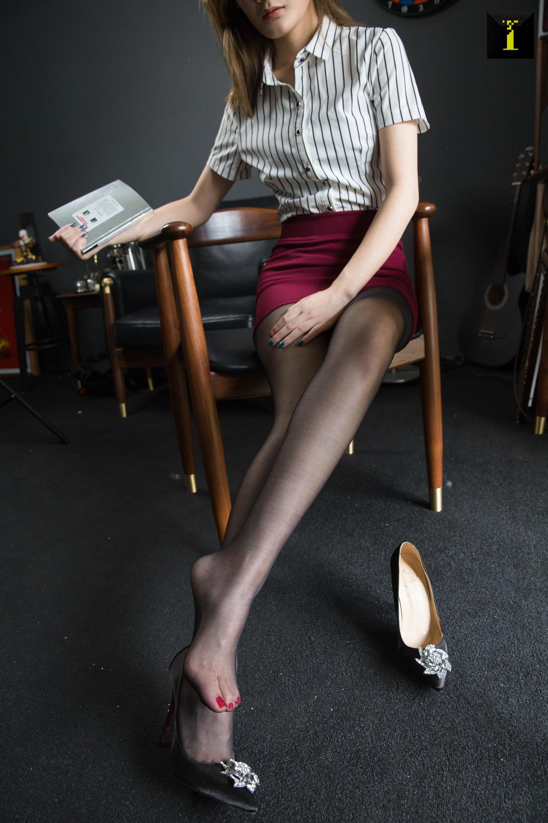 Ziwei "Life is like a play, it depends on acting" [Iss to IESS] Beautiful legs in stockings Page 53 No.01bb72