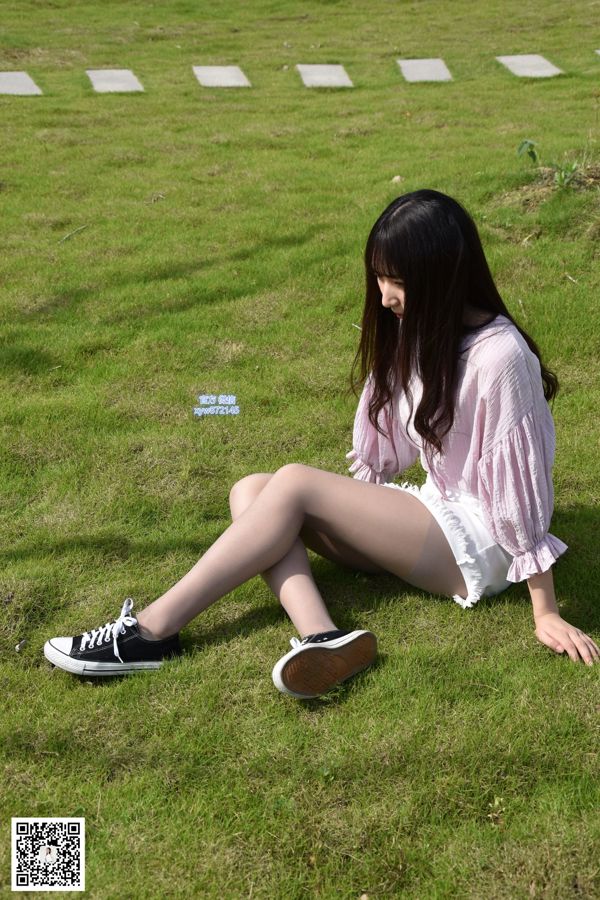 [Dasheng Model Shooting] No.020 Qiqi, il fait beau pour sécher les pieds des bas