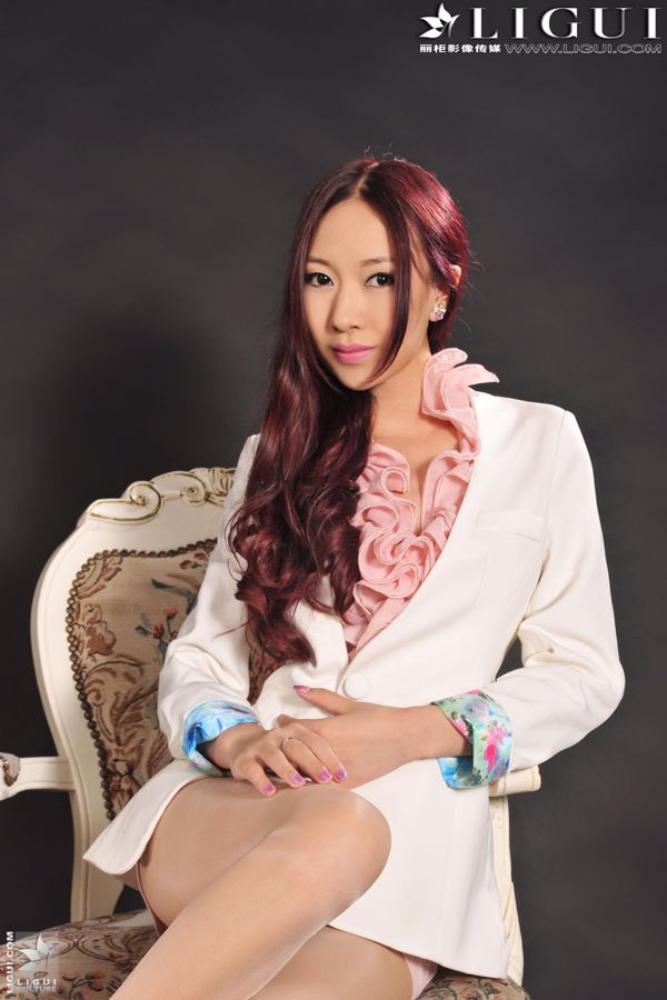 [丽柜贵 foot LiGui] นางแบบ Wenxin "OL Red High-heeled Silk Foot" ผลงานที่สมบูรณ์ของถุงน่องรูปถ่ายเท้า