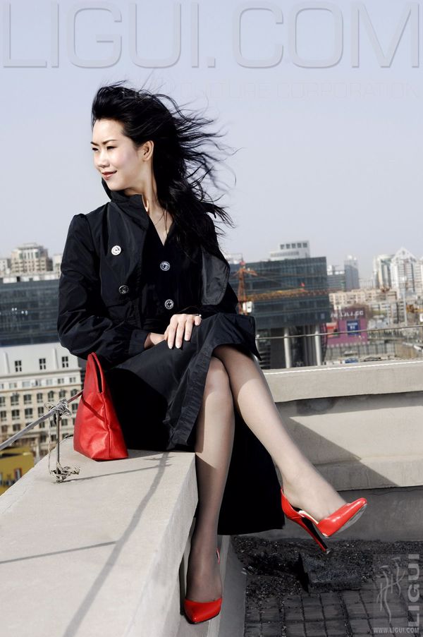 [丽 柜 LiGui] Modelo Cheng Hailun "Rojo y Negro" Imagen de la foto del pie de seda