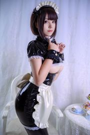 Honigkatzenfell "Patent Leather Maid"