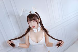 Beauty Coser nie jest kotem „White Bunny Girl”