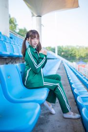 Kitaro_Kitaro "녹색 운동복을 입은 소녀"