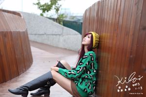 Modelo de Taiwán Liao Tingling / Kila Jingjing "Vestido largo verde + botas" Street Shoot