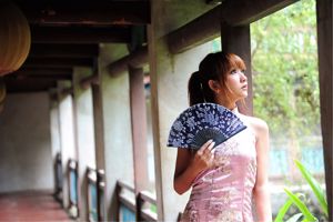Das taiwanesische Mädchen Tangtang "Lins Garden Classical Cheongsam Outside Shoot"